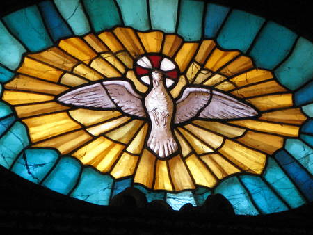 Glasfenster in der Basilika Santa Maria in Aracoeli, Rom