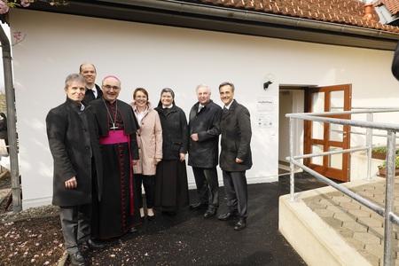 Friedrich Santner (Geschäftsführer Anton Paar GmbH), Christian Lagger (Geschäftsführer Krankenhaus der Elisabethinen), Diözesanbischof Wilhelm Krautwaschl, Maria Santner (Prokuristin Anton Paar GmbH), Mutter Bonaventura Holzmann (Generaloberin Konven / SONNTAGSBLATT
